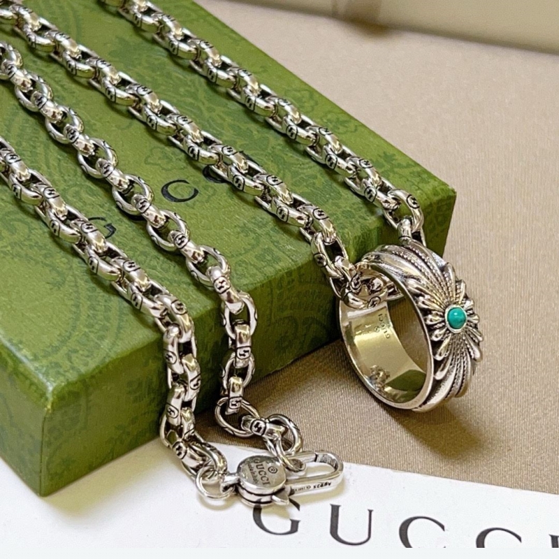 G*u*i necklaces